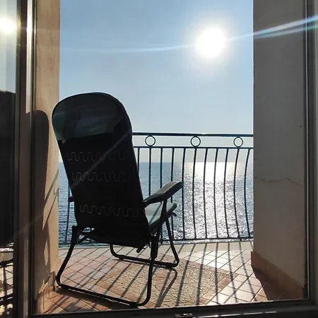 Bed and Breakfast Lo Scrigno Sul Mare 3*